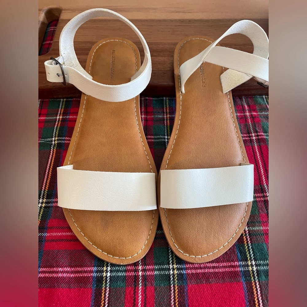 Amazon Essentials White and Tan Sandals
